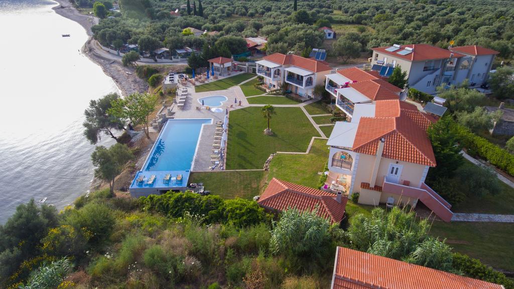 Thesmos Village Mýtikas 外观 照片