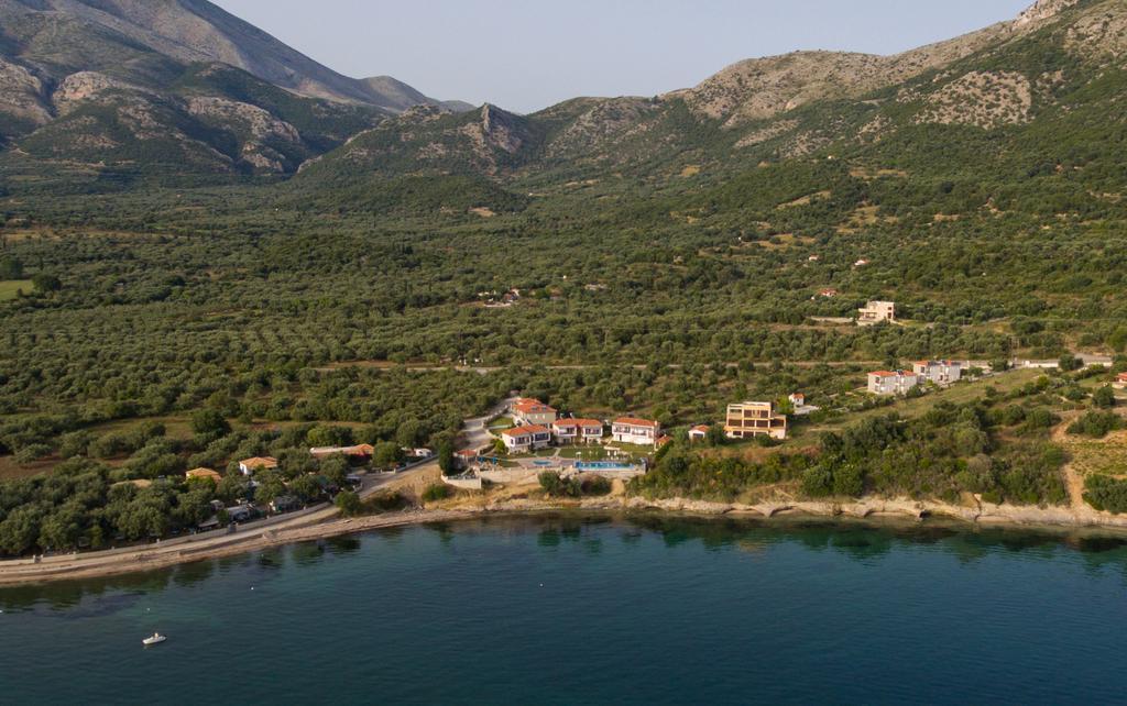 Thesmos Village Mýtikas 外观 照片