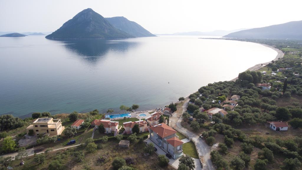 Thesmos Village Mýtikas 外观 照片